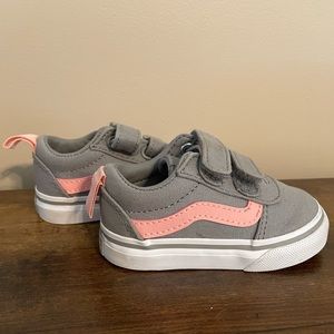 ❌SOLD❌EUC Toddler Vans Ward Grey & Pink 4T